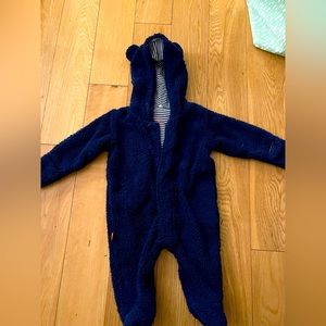 Warm magnetic baby onesie for outside